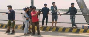 jembatan ujang tampoy naik uto kku kalbar d indonesia copy