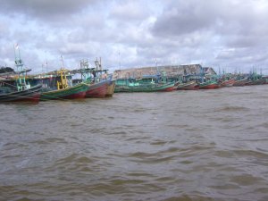 Kapal Nelayan Yang Bersandar Di Pelabuhan Tanjung Satai